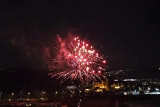 Ohňostroje v Praze už létají po obou stranách Vltavy - Novinky